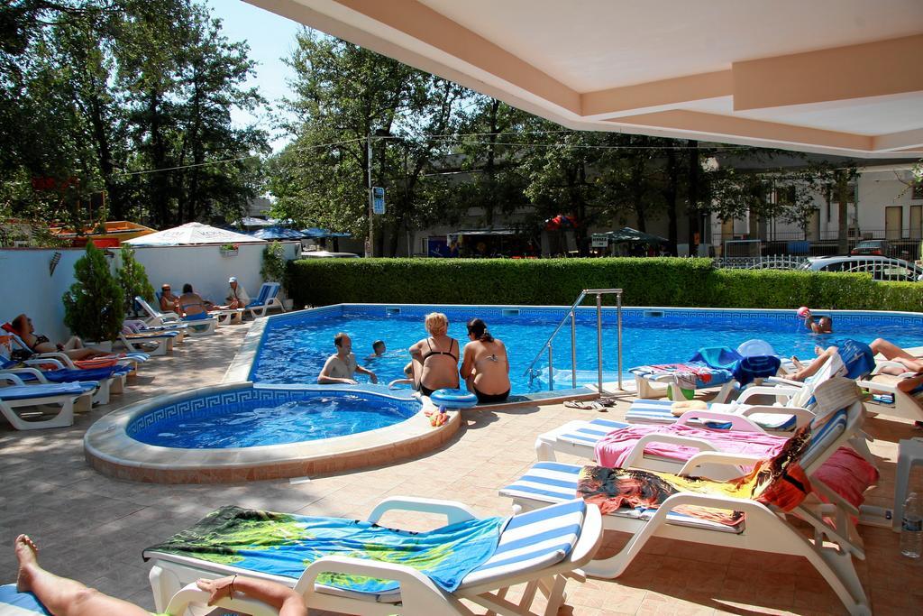 Hotel Lotos Kiten Kültér fotó